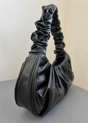 Трендова сумка багет на плече із жатою ручкою в стилі jw pei/чорного кольору4 фото