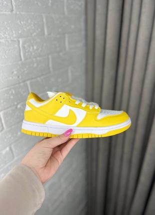 Крутые яркие женские кроссовки nike sb dunk low yellow white жёлтые с белым7 фото