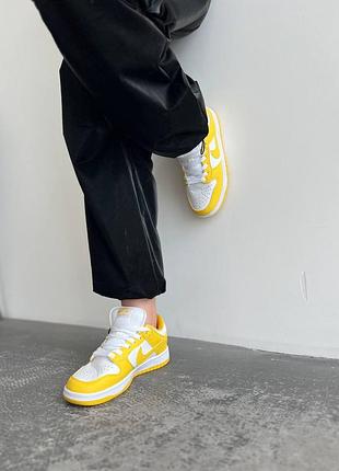 Крутые яркие женские кроссовки nike sb dunk low yellow white жёлтые с белым5 фото