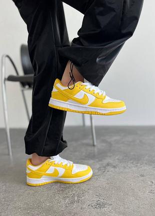 Крутые яркие женские кроссовки nike sb dunk low yellow white жёлтые с белым3 фото