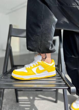 Круті жіночі яскраві кросівки nike sb dunk low yellow white жовті з білим