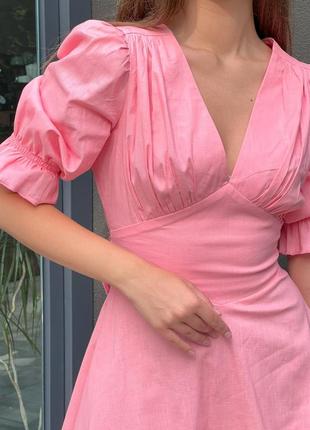 Короткое приталенное платье из натуральной ткани мини платье с открытой спиной4 фото