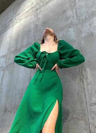 Трендова зелена жіноча довга сукня з вирізом та на завʼязках на спині 2023 з довгим рукавом6 фото
