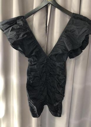 Черное облегающее платье мини с глубоким вырезом и сборками на плечах missguided3 фото