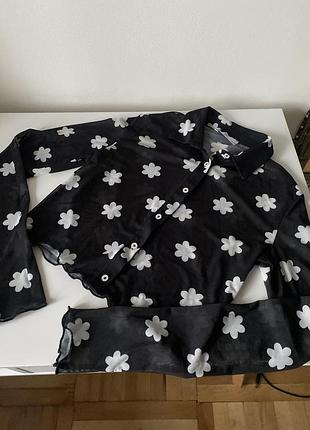 Сітка топ блуза сорочка bershka в квіточки чорно біла