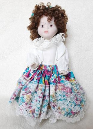 Фарфоровая винтажная кукла
