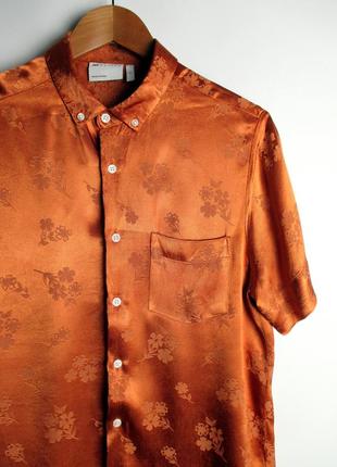 Шведка рубашка asos design - regular fit satin shirt in copper floral jacquard3 фото