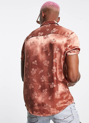 Шведка рубашка asos design - regular fit satin shirt in copper floral jacquard9 фото