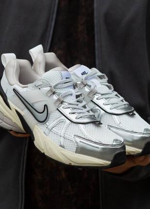 Женские кроссовки nike runtekk summit white metalic silver 37-38-39-40-41