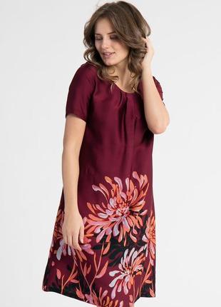 Шикарна сукня прямого крою.