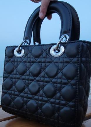 Трендовая, черная женская сумка в стиле диор, хорошее качество!4 фото