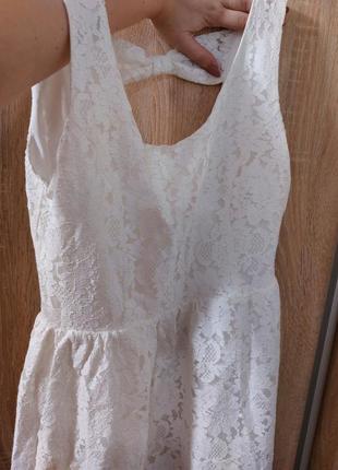 Платье белое с красивой спинкой5 фото