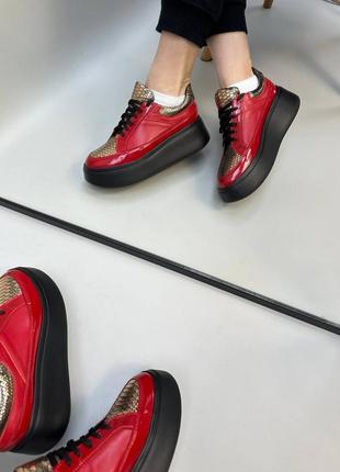 Червоні з золотим шкіряні кеди кросівки на високій підошві6 фото