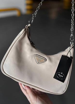 Женская сумка prada re-edition mini beige1 фото