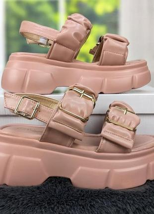 Босоніжки жіночі спортивні пудрові на об'ємній платформі raffelli 4156 39 р