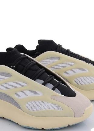 Жіночі рефлекторні кросівки adidas yeezy 700