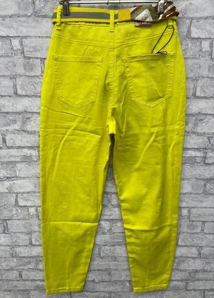 Женские желтые тонкие джинсы мом с высокой посадкой2 фото