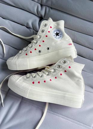 Красивейшие женские кеды converse all star cdg high white кремовые с сердечками1 фото