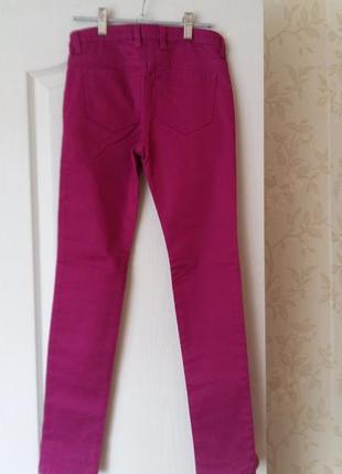 Яркие, малиновые джинсы на девочку 12-13 лет2 фото