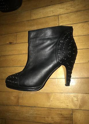 Карколомні черевики шкіра