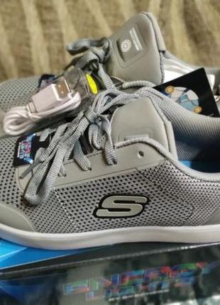 Продам новые  кроссовки skechers c led подсветкой привезены из америки, размер 40-41