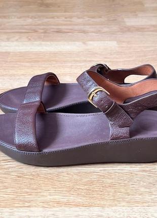 Шкіряні босоніжки fitflop 39 розміру в стані нових