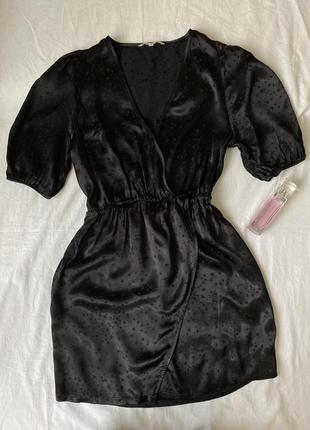 Черное платье-мини с имитацией запаха и вырезом на ножку от c&amp;a