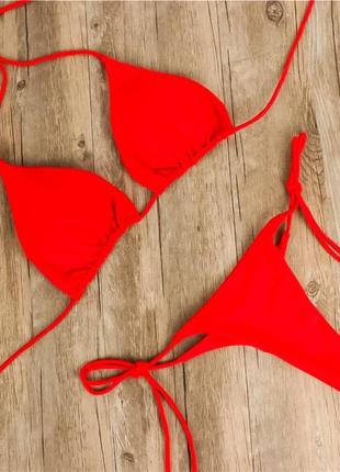 Яркий красный женский купальник треугольник шторки с чашками стринги бикини на завязках2 фото