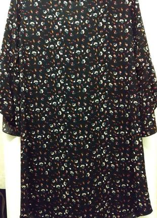 Стильное итальянское платье черное в цветочный принт