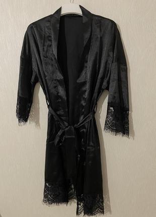 Женский атласный халат с кружевом1 фото