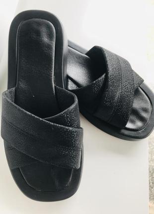 Шльопанці шкіряний на платформі