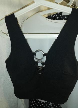 Топ кроп с кольцами черный  м р.