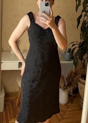 Черное атласное платье hyphen3 фото
