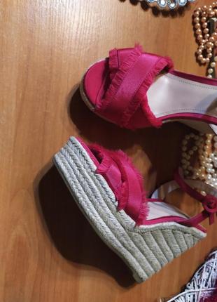 Шикарні стильні літні босоніжки сандали танкетка женские еспадрильи ярко-розовие mango 40 новие5 фото