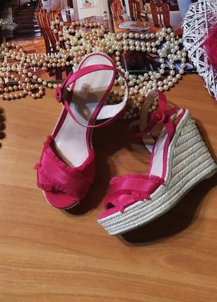 Шикарні стильні літні босоніжки сандали танкетка женские еспадрильи ярко-розовие mango 40 новие3 фото
