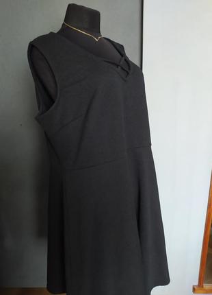 Черное платье отрезное талия без рукавов фактурный материал батал5 фото