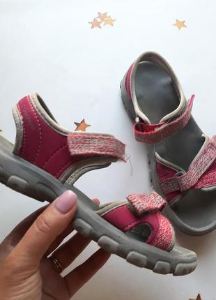 Босоніжки на дівчинку