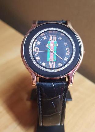 Годинник в стилі gucci