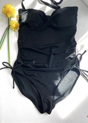 Слитный красивый купальник!