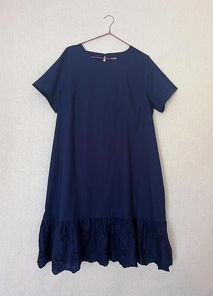 Платье с воланом из прошвы