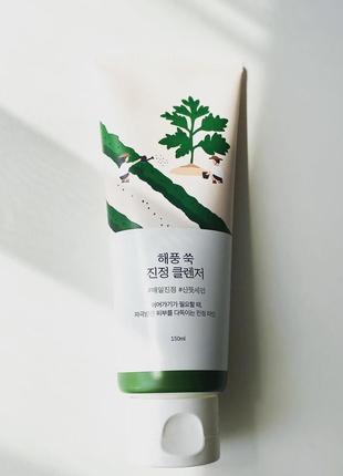 Пінка round lab mugwort calming cleanser