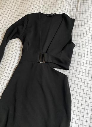 Черное платье с вырезом3 фото