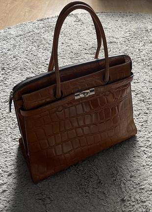 Оригинал.новая,коричневая,кожаная сумка-тоут tosca blu1 фото
