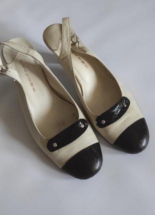 Кожаные туфли с открытой пяткой