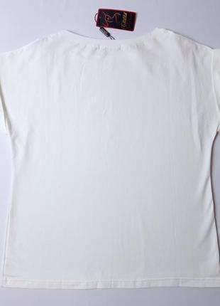Жіноча футболка однотонна великий розмір молочного кольору з манжетами7 фото