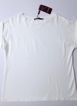 Жіноча футболка однотонна великий розмір молочного кольору з манжетами4 фото