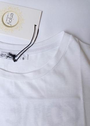 Біла молодіжна жіноча футболка оверсайз з принтом на спині3 фото
