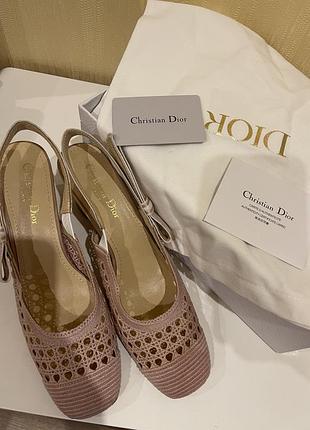 Стильные босоножки