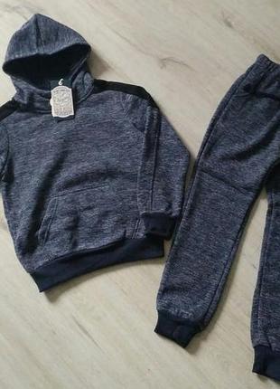 Стильний утеплений спортивний костюм-двійка для хлопчика. 8 р. угорщина.