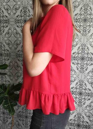 Красная блуза с оборкой3 фото